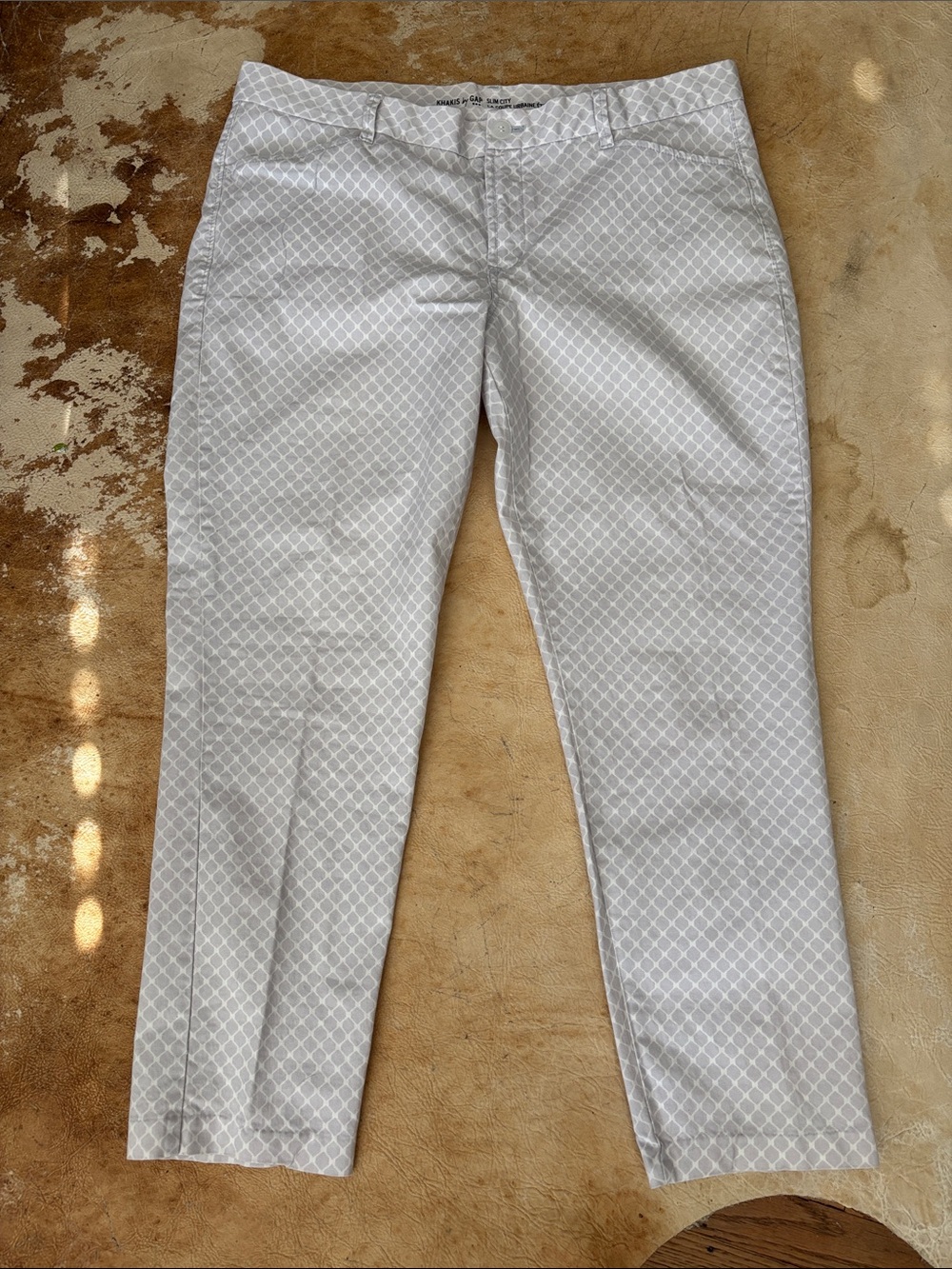 GAP Women's Light Gray Patterned Cropped Pants